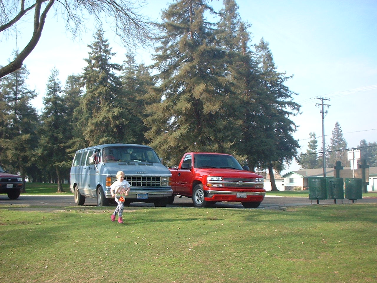 child running in park [IMG]